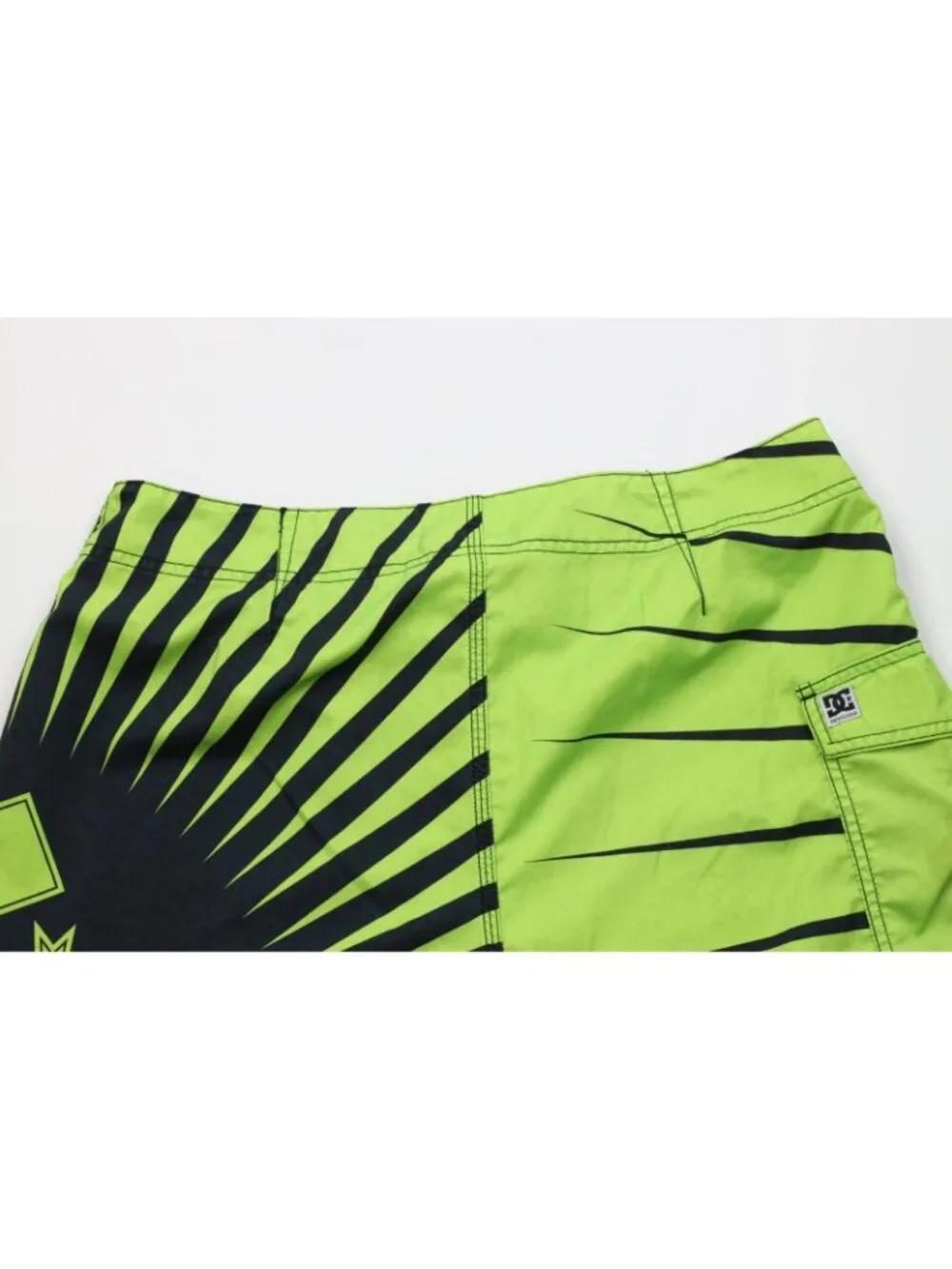 Vintage DC Shoes Skateboarding Mens 36 Spell Out Sun Burst Board Shorts Trunks